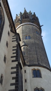 Schlosskirche, Turm neben Thesentür